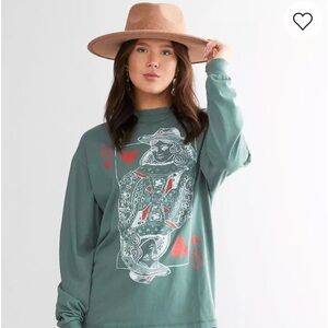 Buckle Queen Of Country Graphic T-Shirt Long Sleeve